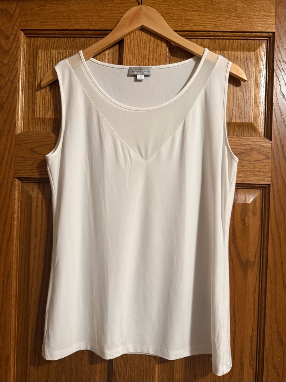 Tahari Ivory Scoop Neck Sleeveless Tank